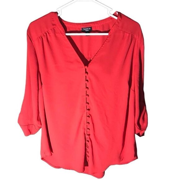 Torrid Harper Size 1 = 1X Red blouse top shirt tab sleeve polyester - Picture 1 of 4